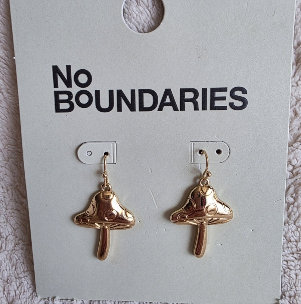 NWT No Boundaries Gold Tone Metal summer, Halloween Mushroom Dangle Earrings
